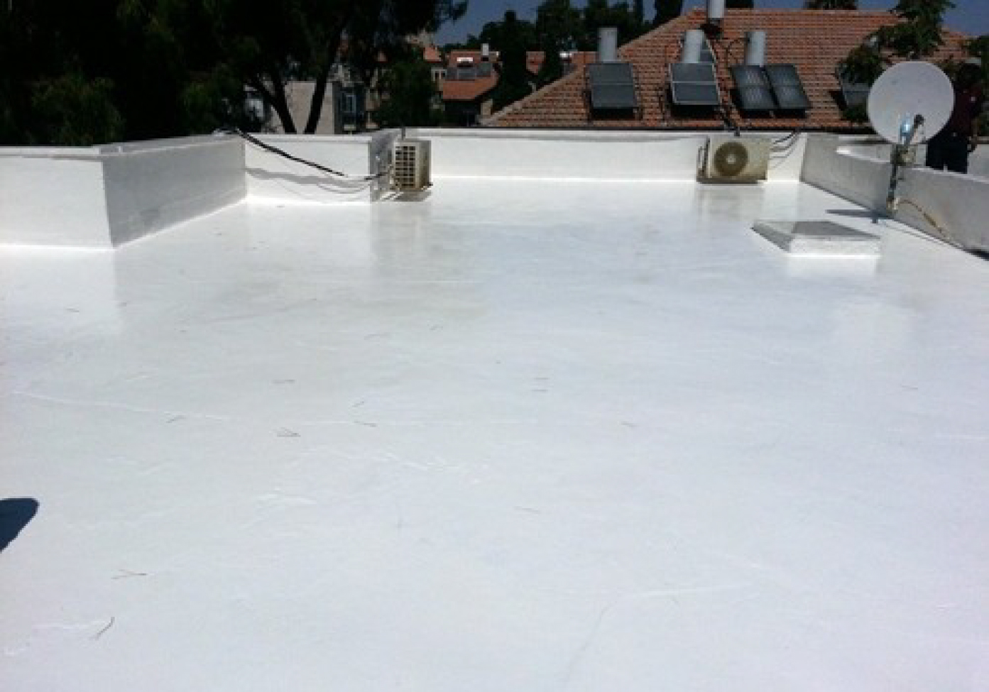 הלבנת גג חומר אקרילי